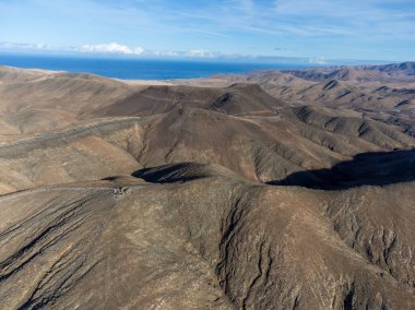 Gözlem noktası Fuerteventura, Kanarya Adaları, İspanya, Betancuria 'nın renkli bazal tepeleri ve Massif Dağları' nın panoramik manzarası