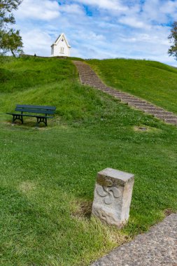 Bask kıyısındaki Saint-Jean-de-Luz balıkçı limanı manzarası, güzel mimarisi, kumlu plajları, mutfağı, Santa Barbara, Fransa 'nın güneyi, Bask Ülkesi