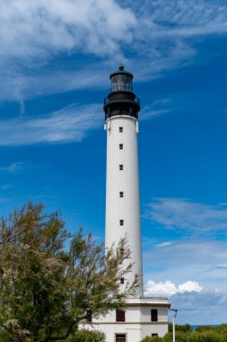 Biarritz 'in beyaz deniz feneri turistik Biarritz şehrinde, Bask Ülkesi' nde, Biscay Körfezi Atlantik Okyanusu 'nda, Fransa' da