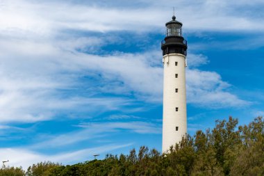 Biarritz 'in beyaz deniz feneri turistik Biarritz şehrinde, Bask Ülkesi' nde, Biscay Körfezi Atlantik Okyanusu 'nda, Fransa' da