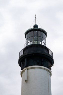 Biarritz 'in beyaz deniz feneri turistik Biarritz şehrinde, Bask Ülkesi' nde, Biscay Körfezi Atlantik Okyanusu 'nda, Fransa' da