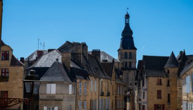 Ortaçağ tarihi merkezi, UNESCO sitesi ve kışın meşhur Perigord trüf mantarı işaretli Fransız Dordogne, Yeni Aquitaine 'deki Sarlat-la-Caneda veya Sarlat kasabası
