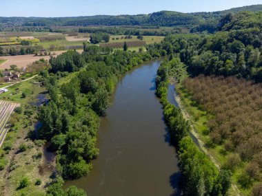 Dordogne nehrinin yakınındaki hava manzarası  