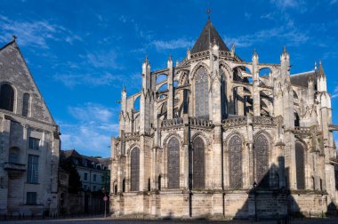 Tours Caddesi Manzarası, Central Loire Vadisi 'ndeki şehir, Tur Katedrali, Saint Gatien' e adanmış, Fransa 'nın Loire Vadisi' ndeki kaleleri ziyaret eden