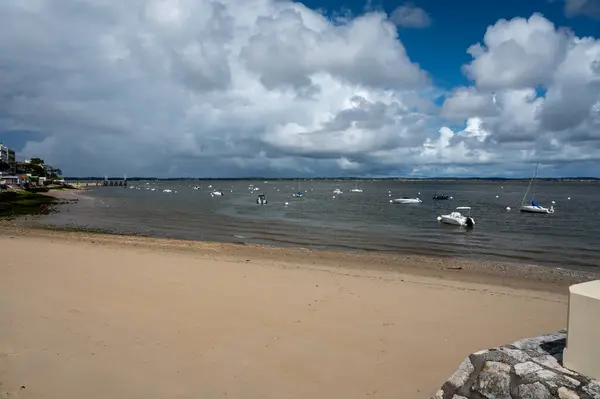 stock image Walking on beach promenade in sunny Arcachon, vacation destination town on Atlantic coast with beatiful parks, villas, streets and sandy beach and pine trees, France