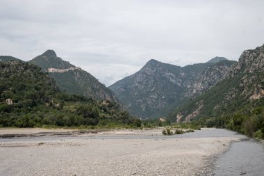 Fransız Alplerinde Napolyon Yolu 'nda araba ya da karavan kullanmak, Fransa' da turistik yol, yol manzarası