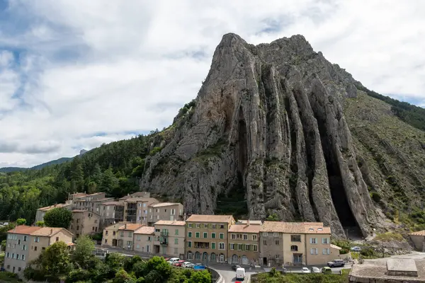 stock image Streets and colourful houses of old part of Sisteron historical town in Alpes-de-Haute-Provence, France, summer holidays in France, tourists destination in Provence