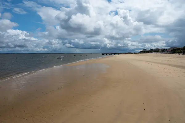 stock image Walking on beach promenade in sunny Arcachon, vacation destination town on Atlantic coast with beatiful parks, villas, streets and sandy beach and pine trees, France