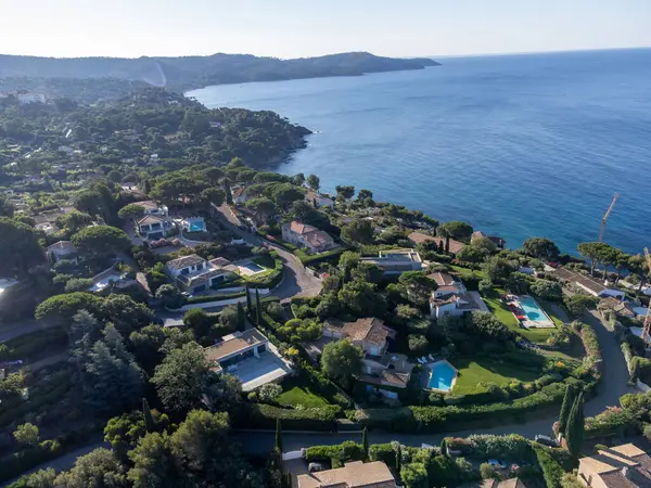 stock image Aerial view on boats, crystal clear blue water of Plage du Debarquement white sandy beach near Cavalaire-sur-Mer and La Croix-Valmer, summer vacation on French Riviera, Var, Provence, France