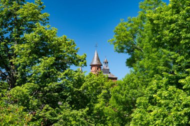 Collonges-la-Rouge köyü. Fransa 'nın en güzel köylerinden biri. Kırmızı taşlardan yapılmış evleri var.