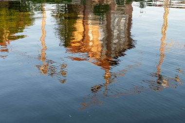 Geliştirme ve inşaat işleri, Promenada Bastionami, Gdansk City, Polonya 'da güneşli yaz günlerinde görülen yeni binalar.
