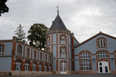 Şampanyadaki güzel Fransız mimari öğeleri ve eski evler köpüklü şaraplar kasabayı Reims, Fransa 'daki turist beldeleri