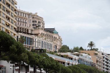 Monte-Carlo şehrinde yürüme Monako prensliği, evler ve sokaklar, Akdeniz 'deki turistik varış yeri