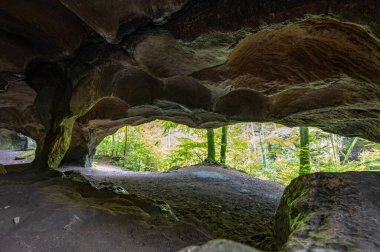 Mullerthal, Lüksemburg 'un Küçük İsviçre' si, yürüyüş yolları, kaya oluşumları, yosun kaplı ormanlar, Avrupa 'daki turizm beldeleri