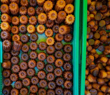 Fırında Canele, romlu ve vanilyalı Fransız pastası, Bordeaux Bölgesi spesiyali, Fransa