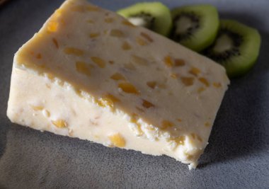 İngiltere 'den inek peyniri, Yorkshire Wensleydale ve Mango ve Ginger Cheese yakın plan