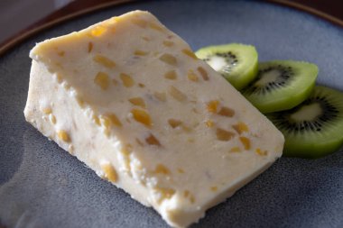 İngiltere 'den inek peyniri, Yorkshire Wensleydale ve Mango ve Ginger Cheese yakın plan