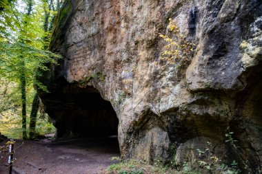 Mullerthal, Lüksemburg 'un Küçük İsviçre' si, yürüyüş yolları, kaya oluşumları, yosun kaplı ormanlar, Avrupa 'daki turizm beldeleri