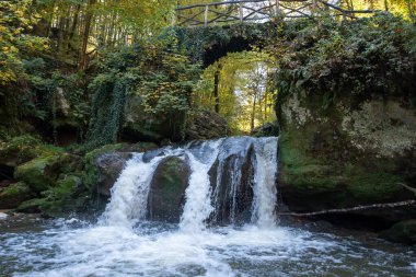 Mullerthal, Lüksemburg 'un Küçük İsviçre' si, Schiessentumpel Şelalesi ve nehir yürüyüş yolları, kaya oluşumları, ormanları, Avrupa 'daki turizm beldeleri