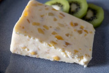 İngiltere 'den inek peyniri, Yorkshire Wensleydale ve Mango ve Ginger Cheese yakın plan