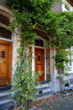 Amsterdam 'ın günlük yaşamı, tipik bir ev kapısı Oud Zuid, Kuzey Hollanda, Hollanda