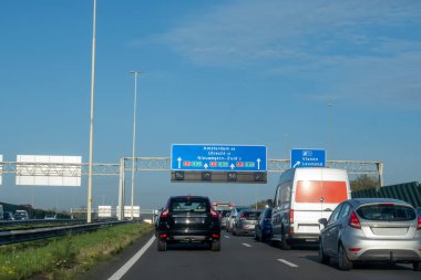 Hollanda 'da karayolu ağı ihlali, Hollanda otoyollarında yüksek kaliteli asfalt üzerinde güvenli sürüş, A2, trafik sıkışıklığı sorunları, yol anlaşmazlığı, çok sayıda araba, yoğun çalışma saatleri