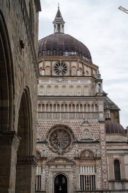 Bergamo şehrinin tarihi kısmı, dar sokaklar, turist beldesi, Kuzey İtalya, Bergamo Alta