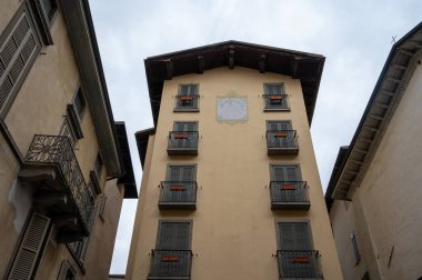 Bergamo şehrinin tarihi kısmı, dar sokaklar, turist beldesi, Kuzey İtalya, Bergamo Alta