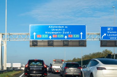 Hollanda 'da karayolu ağı ihlali, Hollanda otoyollarında yüksek kaliteli asfalt üzerinde güvenli sürüş, A2, trafik sıkışıklığı sorunları, yol anlaşmazlığı, çok sayıda araba, yoğun çalışma saatleri