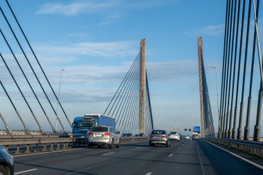 Hollanda 'da karayolu ağı ihlali, Hollanda otoyollarında yüksek kaliteli asfalt üzerinde güvenli sürüş, A2, trafik sıkışıklığı sorunları, yol anlaşmazlığı, çok sayıda araba, yoğun çalışma saatleri