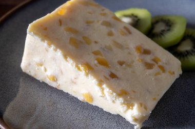 İngiltere 'den inek peyniri, Yorkshire Wensleydale ve Mango ve Ginger Cheese yakın plan