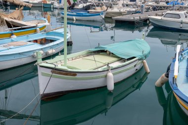 Fransız Riviera 'sı, küçük balıkçı Foard' ı, Menton eski kenti ve Fransa-İtalya sınırına yakın mavi Akdeniz 'deki marinası olan eski liman, Fransa' da seyahat yeri.