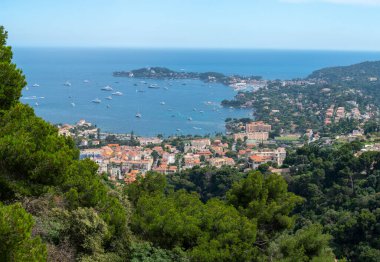 Saint-Jean-Cap-Ferrat yarımadasının panoramik manzarası Provence-Alpes-Cote d 'Azur' daki Alpes-Maritimes komünü, Fransız Riviera, Fransa