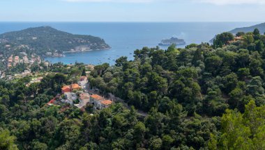 Saint-Jean-Cap-Ferrat yarımadasının panoramik manzarası Provence-Alpes-Cote d 'Azur' daki Alpes-Maritimes komünü, Fransız Riviera, Fransa