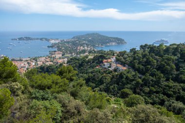 Saint-Jean-Cap-Ferrat yarımadasının panoramik manzarası Provence-Alpes-Cote d 'Azur' daki Alpes-Maritimes komünü, Fransız Riviera, Fransa