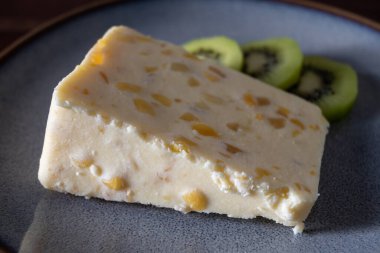 İngiltere 'den inek peyniri, Yorkshire Wensleydale ve Mango ve Ginger Cheese yakın plan