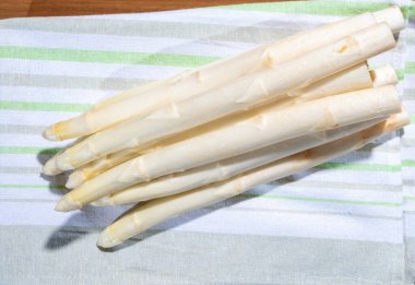 Bahar mevsimi, yeni Hollanda hasadı, Alman, Fransız beyaz kuşkonmazı, çiğ beyaz kuşkonmaz.