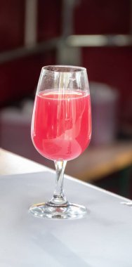 Schengen, Lüksemburg 'da sonbahar şarap festivali, Moselle Nehri Vadisi' nde, federasyon şarabı tatmak, fermente edilmiş taze mayalanmış yeşil üzüm suyu, ya da....