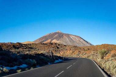 Kuzey Tenerife adasından volkan volkanik parkına ve volkanik manzaraya, Kanarya adalarına, İspanya 'ya araba sürmek