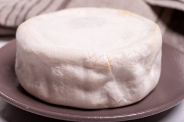 Peynir koleksiyonu, Fransız reblochon de savoie gratin inek sütlü peynir tartifletle apre-ski yemekleri için yakın plan