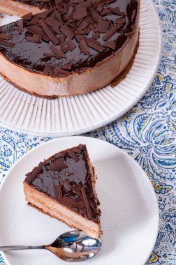 Koyu çikolatalı dondurmalı pasta, tatlı tatlı.