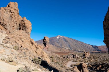 Tenerife 'deki Teide Ulusal Parkı' nın ziyareti ve kışın volkanik manzaralar, Kanarya Adaları, İspanya