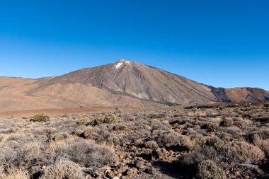 Tenerife 'deki Teide Ulusal Parkı' nın ziyareti ve kışın volkanik manzaralar, Kanarya Adaları, İspanya