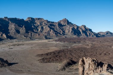 Tenerife 'deki Teide Ulusal Parkı' nın ziyareti ve kışın volkanik manzaralar, Kanarya Adaları, İspanya
