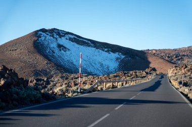 Kuzey Tenerife adasından volkan volkanik parkına ve volkanik manzaraya, Kanarya adalarına, İspanya 'ya araba sürmek