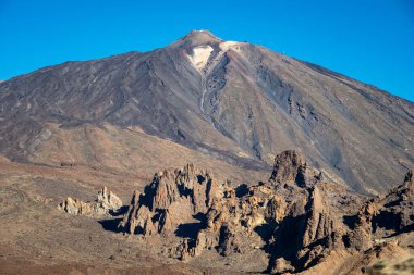 Tenerife 'deki Teide Ulusal Parkı' nın ziyareti ve kışın volkanik manzaralar, Kanarya Adaları, İspanya