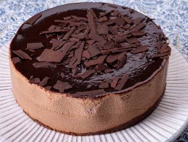 Koyu çikolatalı dondurmalı pasta, tatlı tatlı.