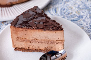 Koyu çikolatalı dondurmalı pasta, tatlı tatlı.