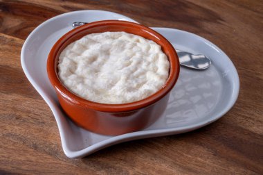 Fransız Veliaht Peynir Koleksiyonu, Saint-Marcellin, Kremalı Aziz Felicien inek sütü peyniri beyaz küflü