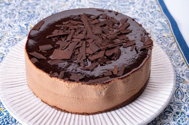 Koyu çikolatalı dondurmalı pasta, tatlı tatlı.